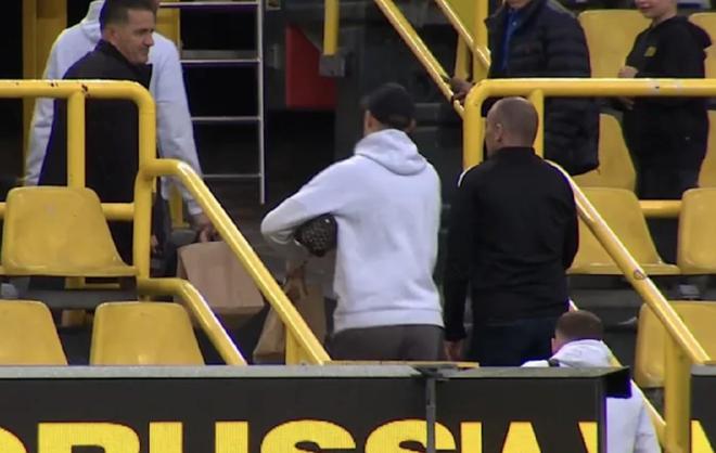 解约条款引发球迷不满，主持人：施洛特贝克拒绝接受赛后采访