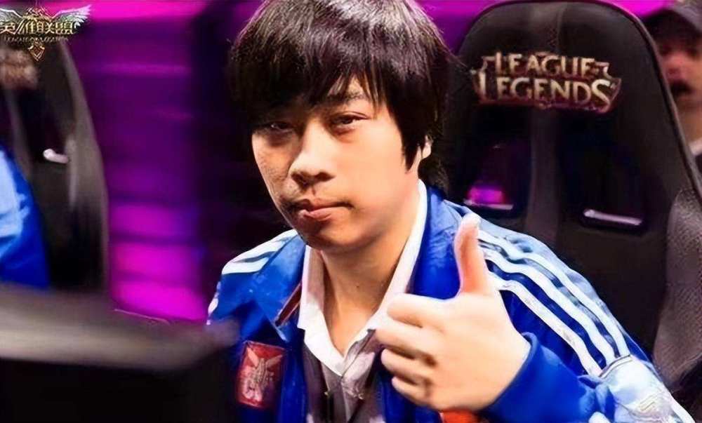 切尔西VS曼联直播入口TA：蓝军球迷不满情绪达新高；帕尔默、恩佐抱怨暗示问题严重